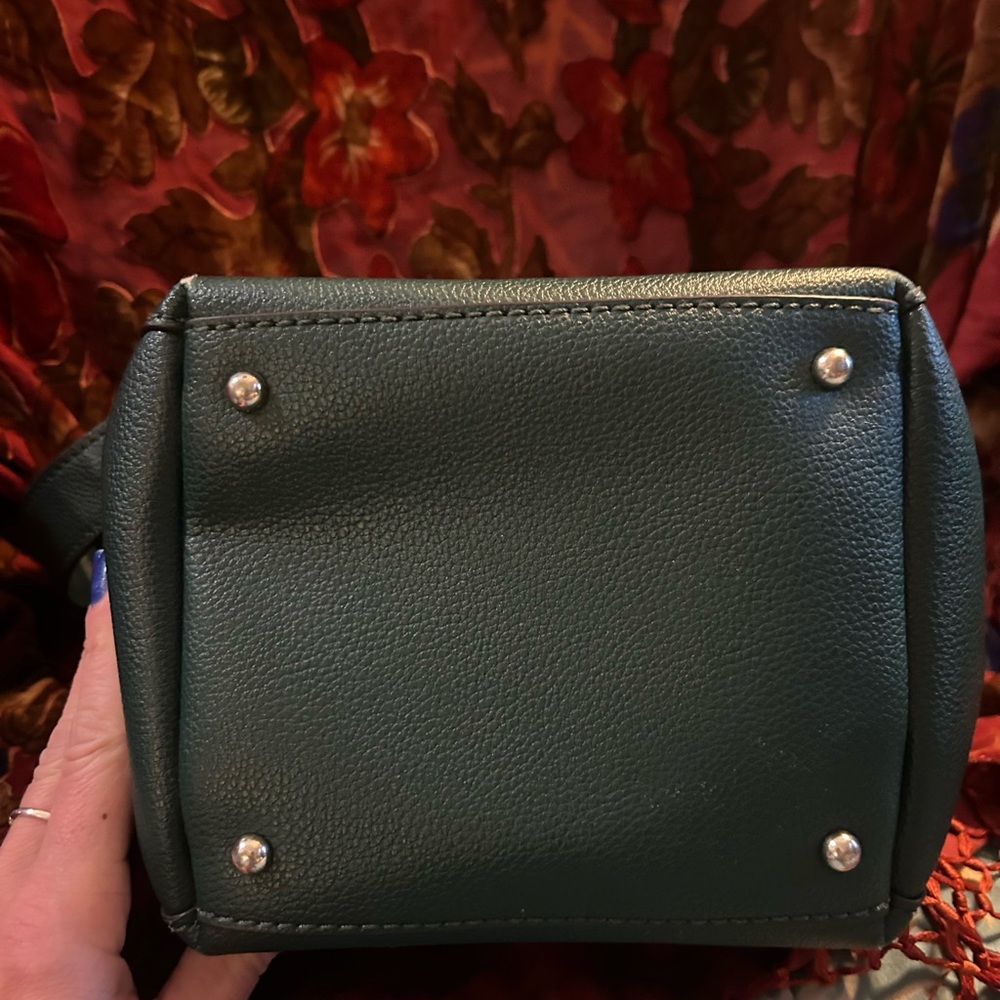 🌲GUESS Authentic Guess 'Cami' Crossbody Bucket Bag 👜 preloved💚 - Picture 5 of 15